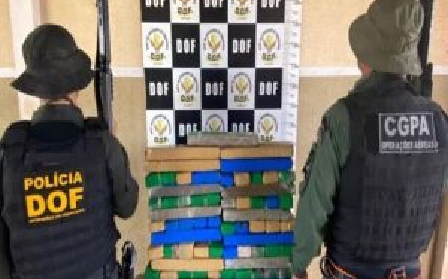 Com uso de helicóptero, polícia apreende mais de 100 kg de droga e notas de dinheiro falso