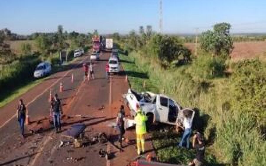 Colisão entre ônibus e Hilux termina com 3 mortos na BR-163