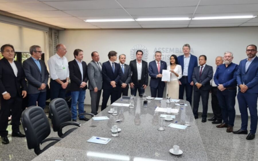 Governo de MS na entrega do Estatuto da Micro e Pequena Empresa à Assembleia Legislativa