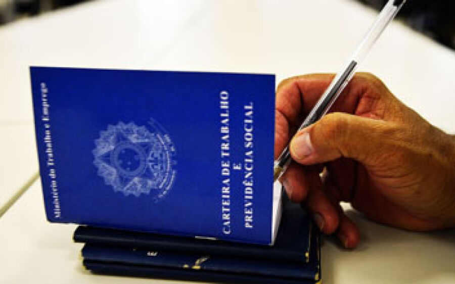 Desemprego cai para 8,7% no terceiro trimestre, revela IBGE