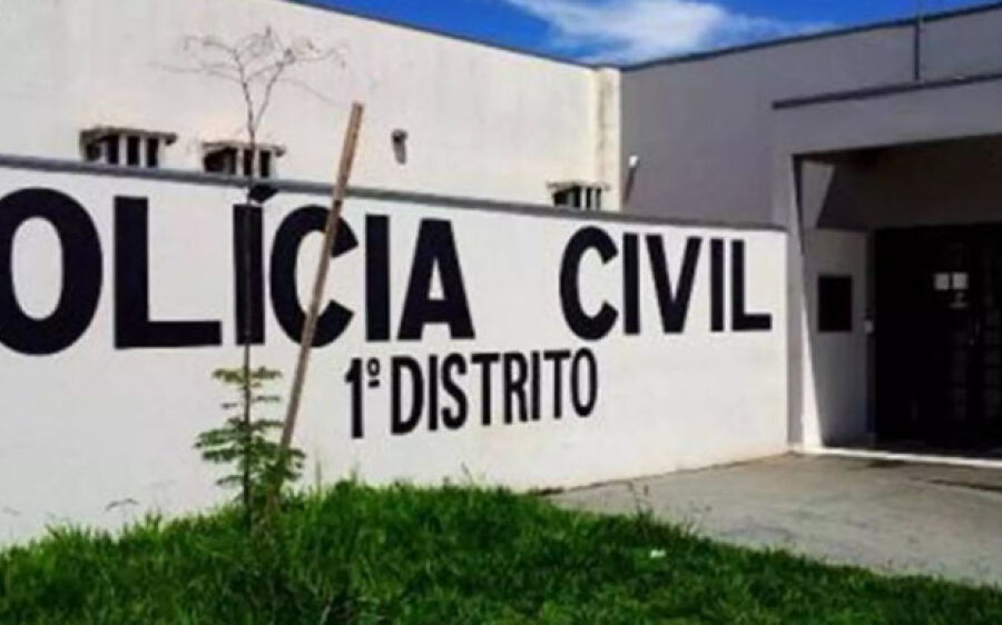 Adolescente de 16 anos fica ferida ao ser espancada por colegas com pedradas