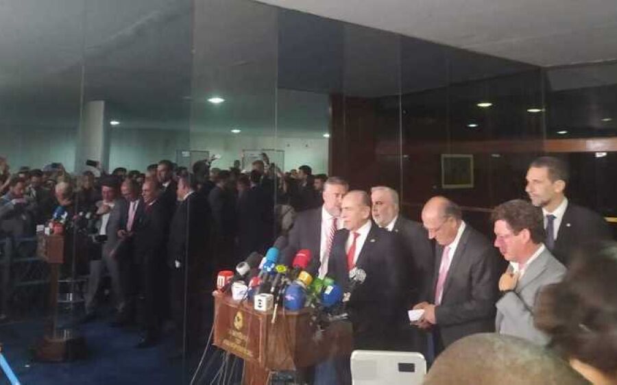 Equipe de Lula e relator do Orçamento sugerem PEC da transição para garantir Auxílio