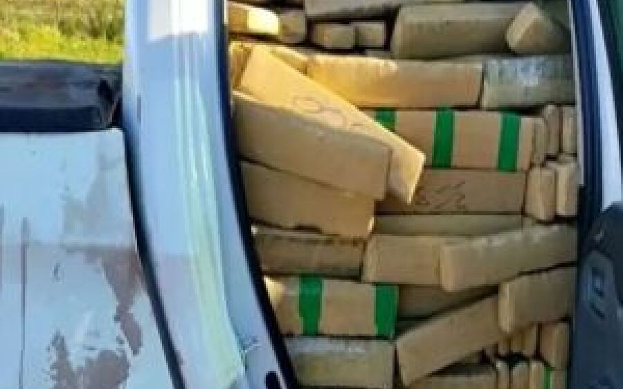 Homem é preso com caminhonete roubada e 1,3 tonelada de maconha em Dourados