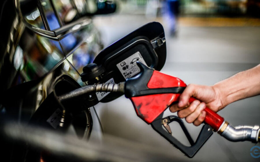  Preço da gasolina sobe nos postos pela quarta semana seguida, diz ANP 