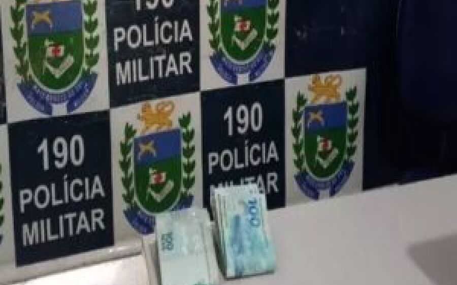 Funcionária de mercado é presa em flagrante após furtar R$ 1,2 mil do caixa