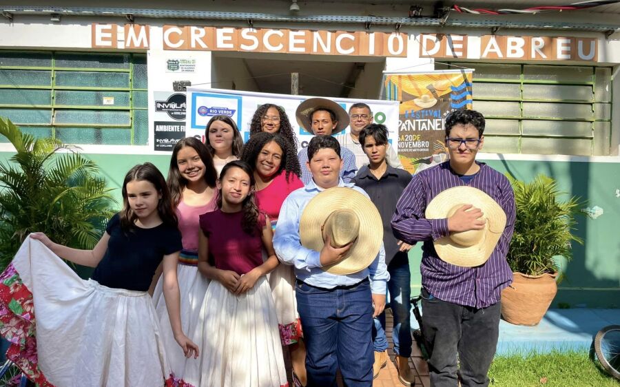 Segundo dia do Festival da Cultura Pantaneira  é marcado por teatro pantaneiro nas Escolas Municipal