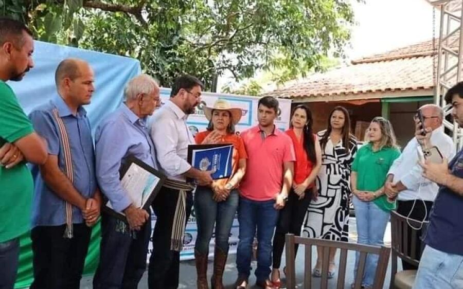 Vereadores da Câmara de Rio Verde entregam termo de doação de terreno ao presidente da Fiems
