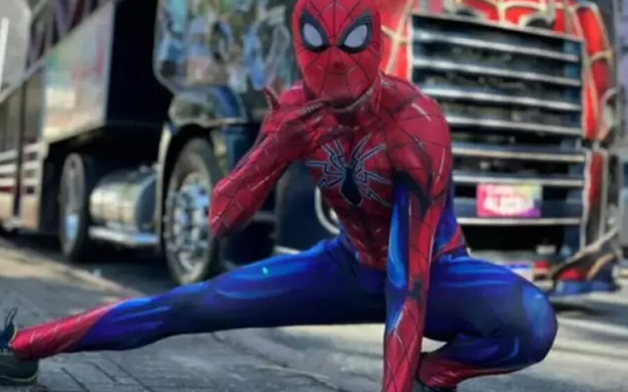 Homem-Aranha da Carreta da Alegria é morto a tiros em praça de SC