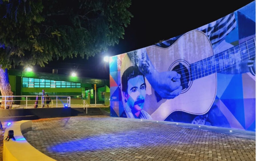 No dia mundial do diabetes, praça Zacarias Mourão recebe iluminação na cor azul