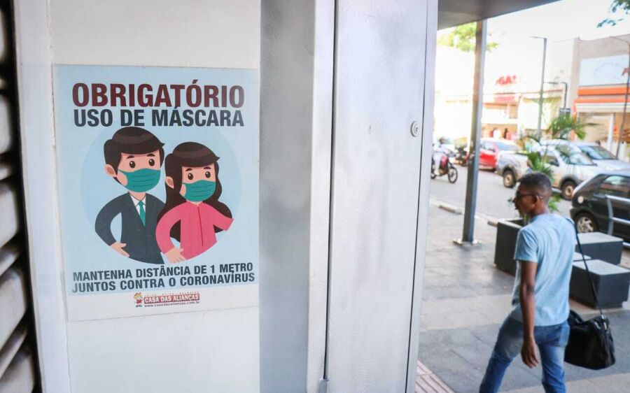 Casos de covid-19 triplicam no início de novembro em MS