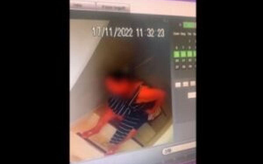 Mulher entra em clínica odontológica e defeca nas escadas