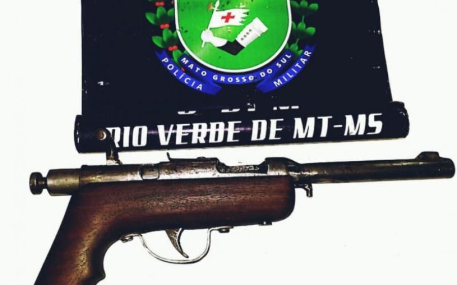 Em Rio Verde de MT/MS, Polícia Militar prende homem que estava armado em bar e tentou se esconder