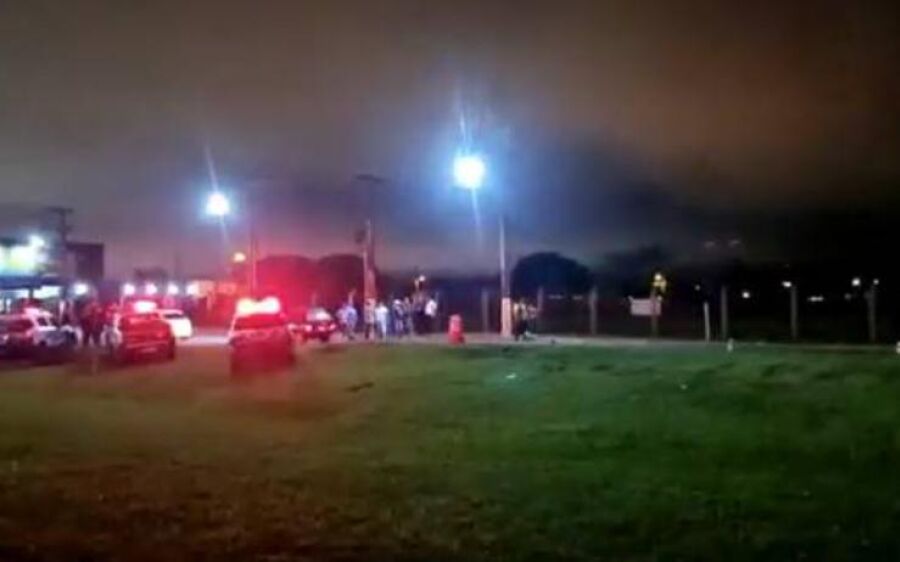 Manifestantes bloqueiam parte do acesso ao Aeroporto em Ponta Porã