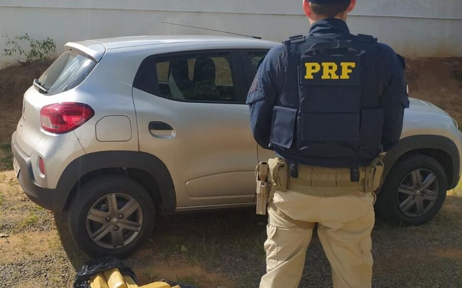 PRF apreende 12 quilos de maconha na BR-262, em Água Clara
