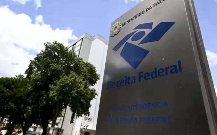 Com salários de até R$ 21 mil, Receita Federal abre novo concurso no dia 12