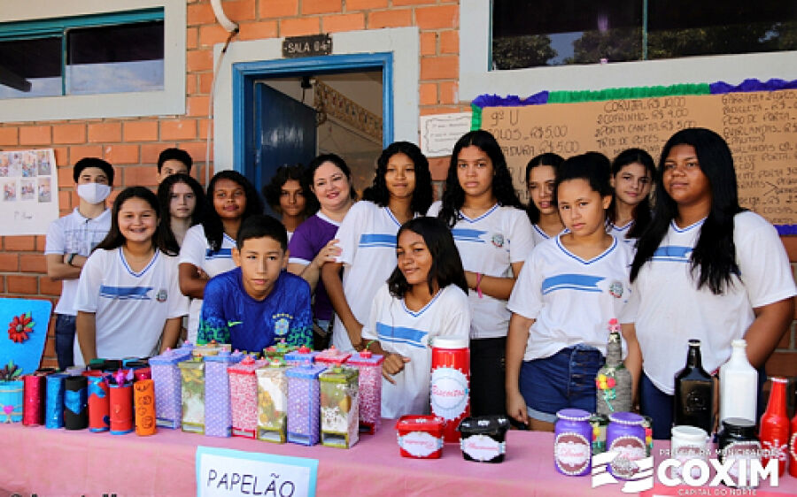 Alunos da Escola Municipal Marechal Rondon, em Coxim, expõem produtos desenvolvidos em sala de aula