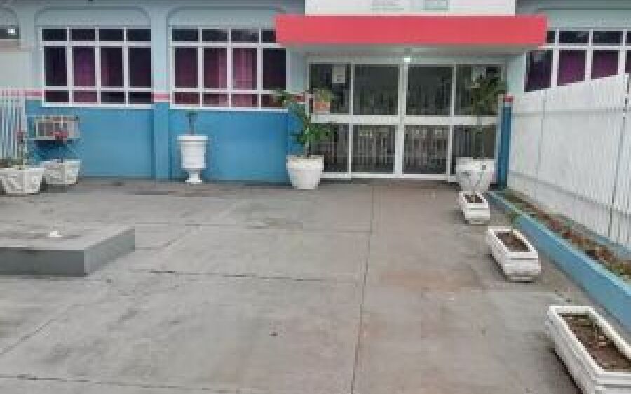 Ex-alunos invadem escola e tentam matar estudante a facadas em Coxim
