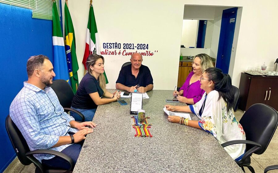 Prefeito Réus reuni com equipe  da implantação do  Núcleo Integrado de Atendimento  à mulher