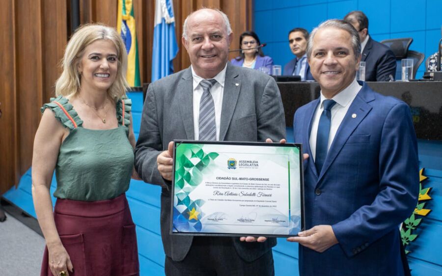 Prefeito Réus Fornari recebe título de Cidadão Sul-Mato-Grossense  em sessão solene 