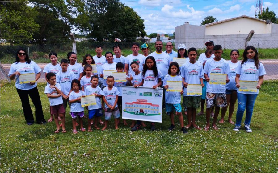 Entrega dos certificados  do projeto Escola Capoeira