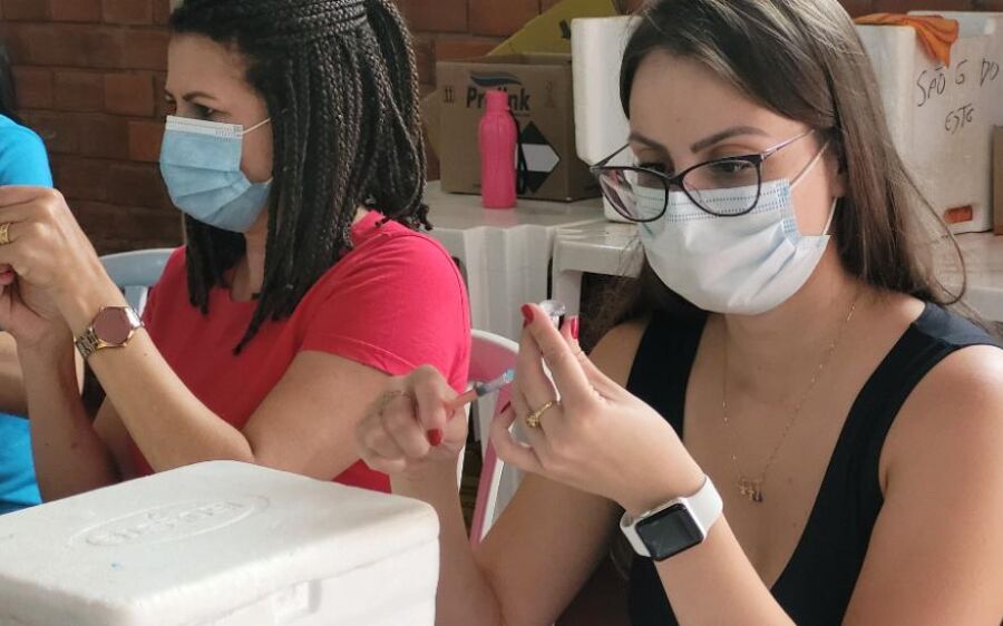 Mais de 15 mil doses de vacinas contra a covid estão em atraso em São Gabriel do Oeste