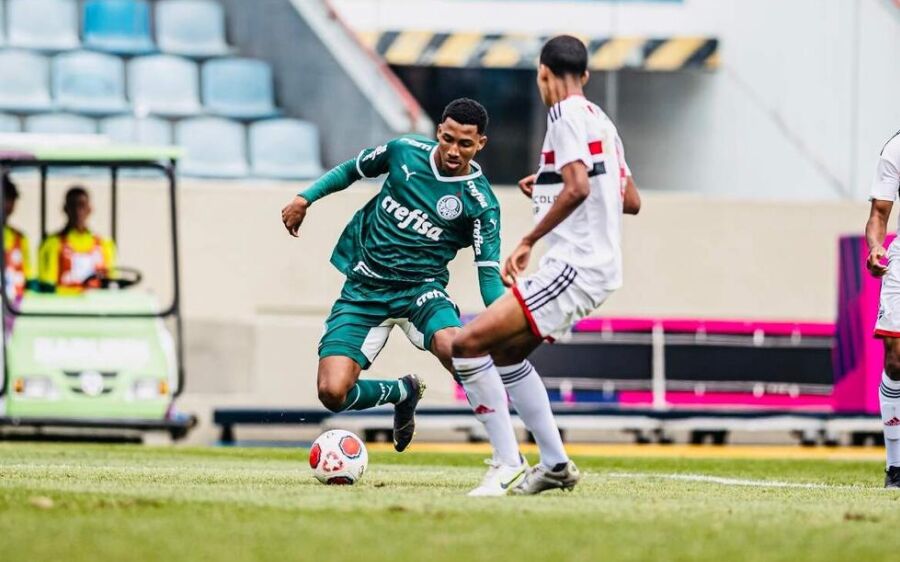 Disputado por gigantes do futebol, jovem da Capital é destaque do Palmeiras