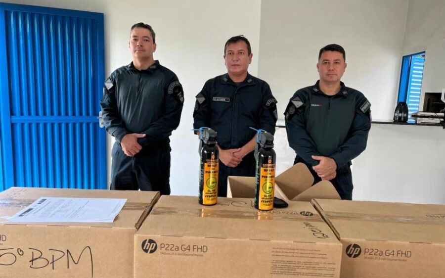 PM de São Gabriel do Oeste e Coxim recebem monitores e material de menor potencial ofensivo