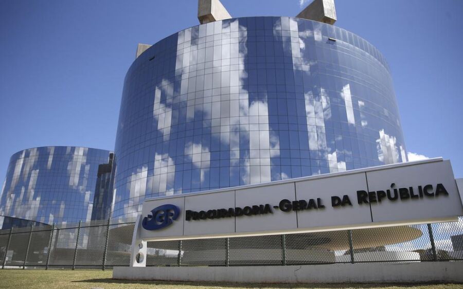 MPF abre inquérito sobre exploração de madeira em terras indígenas
