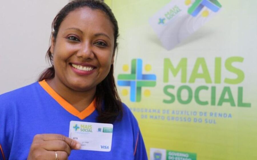 Com o 13º vou poder comprar mais comida para a minha casa, declara beneficiária do Mais Social