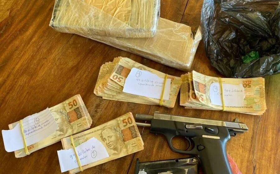 Polícia encontra dinheiro falso e arma em esconderijo de sequestradores