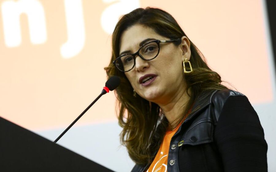 Valorizar idosos é condição para avanço da sociedade, diz ministra