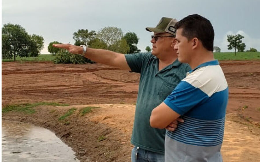 O vereador Carlos Pontes e o  secretário de obras, Ernani Fonseca conversaram com a portagem e  acom