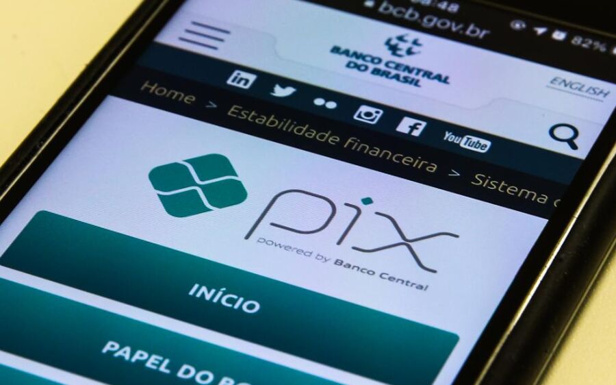 Aneel obriga distribuidoras a oferecer Pix para pagar contas de luz