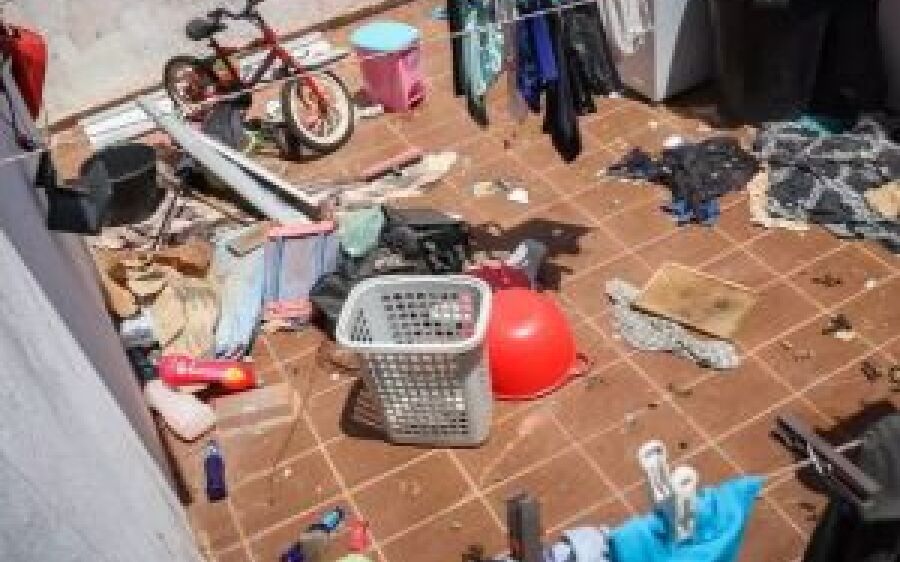 Criança e cão choravam o dia todo e padrasto fez festa após matar menina