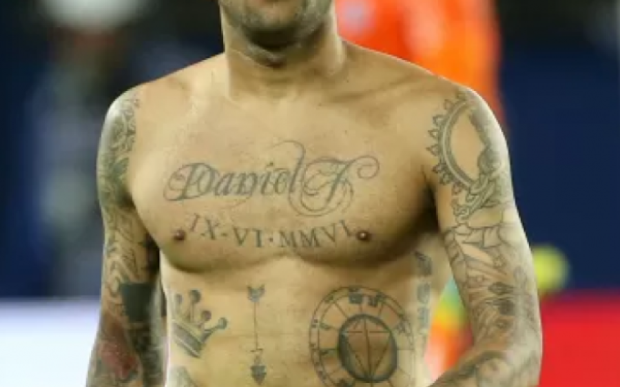 Advogado de Daniel Alves sugere pulseira eletrônica para tirar jogador da prisão