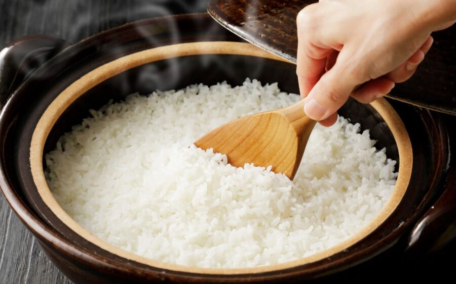O melhor é não reaquecer as sobras de arroz. Conheça a razão