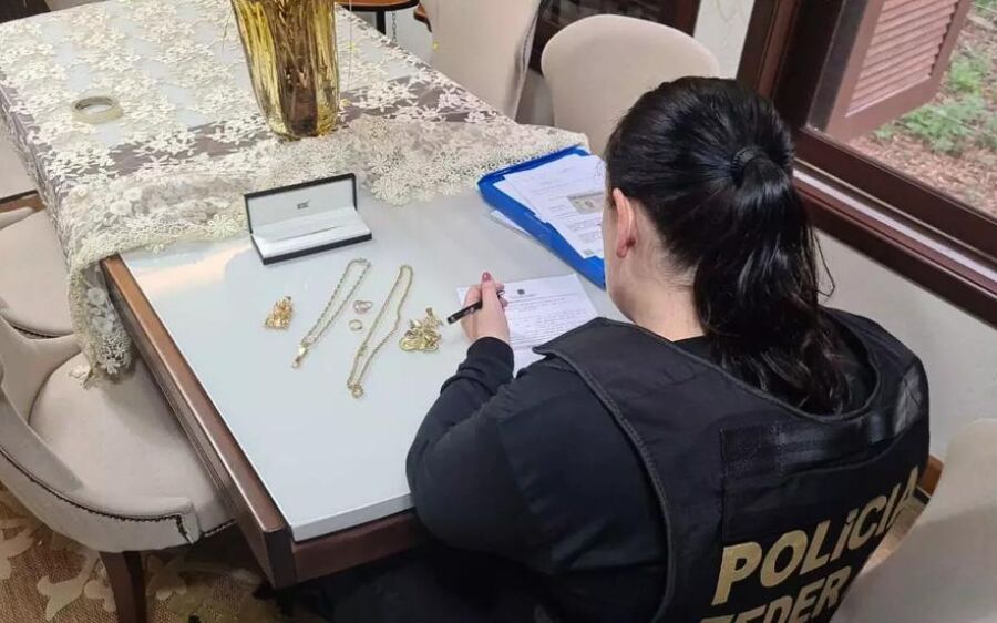 Juiz torna ré quadrilha que usava esmeraldas para atrair clientes