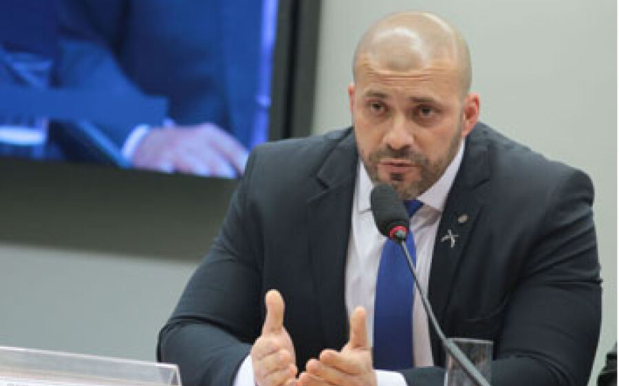 Um dia após perder mandato,  Daniel Silveira é preso em Petrópolis