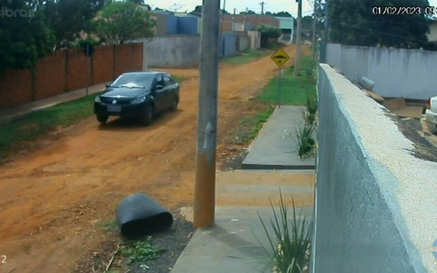 Jovem é preso por suspeita de atirar na casa de desafeto no Senhor Divino