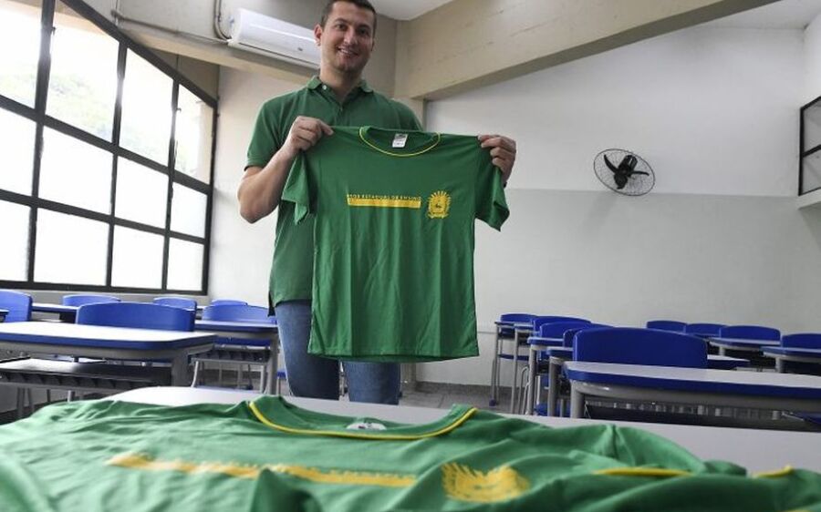 Entregas de uniforme avançam e escolas da Rede Estadual já se preparam para o Calendário 2023