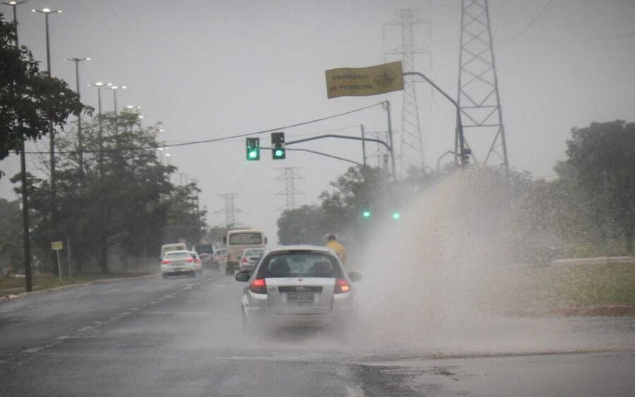 Chuva não dá trégua e 50 cidades de MS continuam sob alerta
