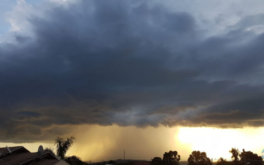 Em verão que ninguém tomou sol, janeiro teve seis dias de céu aberto