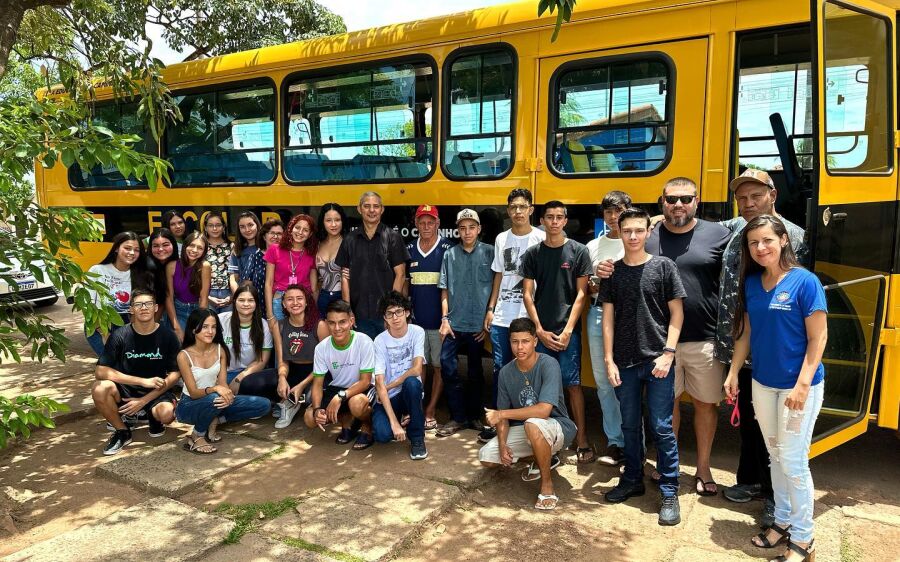 Prefeitura com ajuda da Câmara,fornece transporte  para alunos de Rio Verde estudarem no IFMS de Cox