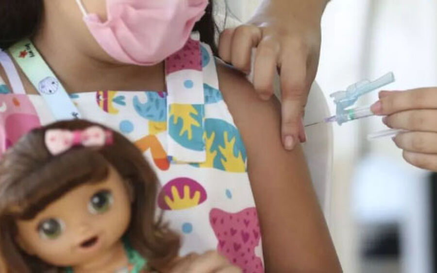 Sesau reabre vacinação contra covid-19 para crianças de 3 a 11 anos