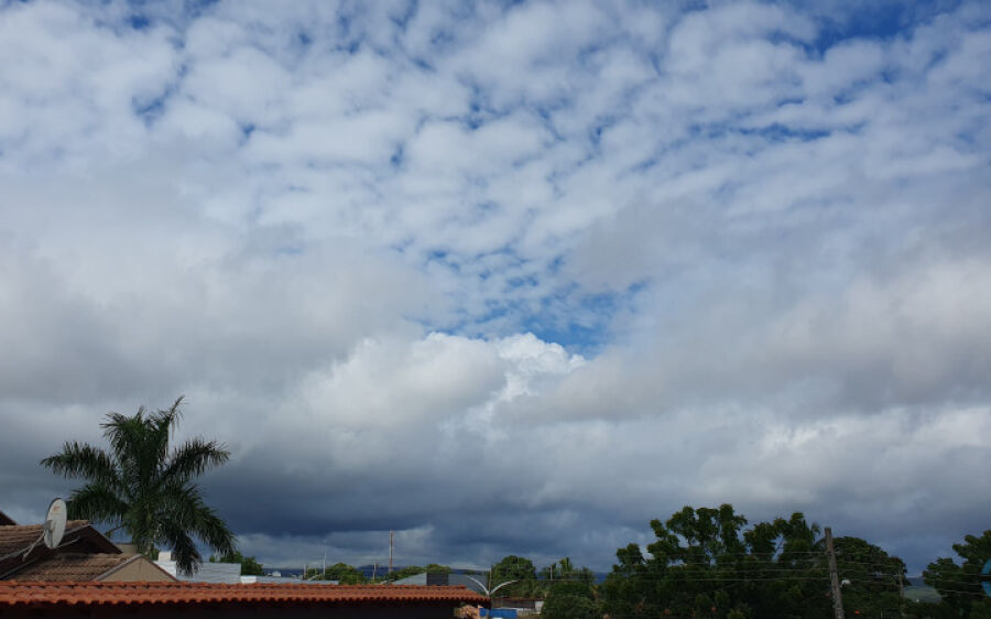 Terça-feira é de tempo instável, com possibilidade de chuva e máxima de 34°C