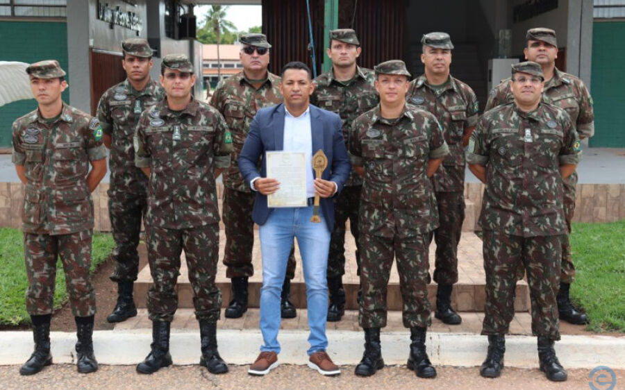 Presidente da Câmara recebe homenagem do 47º Batalhão de Infantaria