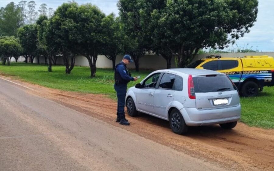 Homem é preso por embriaguez ao volante e passageiro detido por posse de maconha em Rio Verde