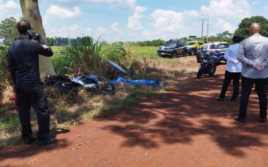 Capitão do Exército morre ao perder controle em curva e bater moto em árvore