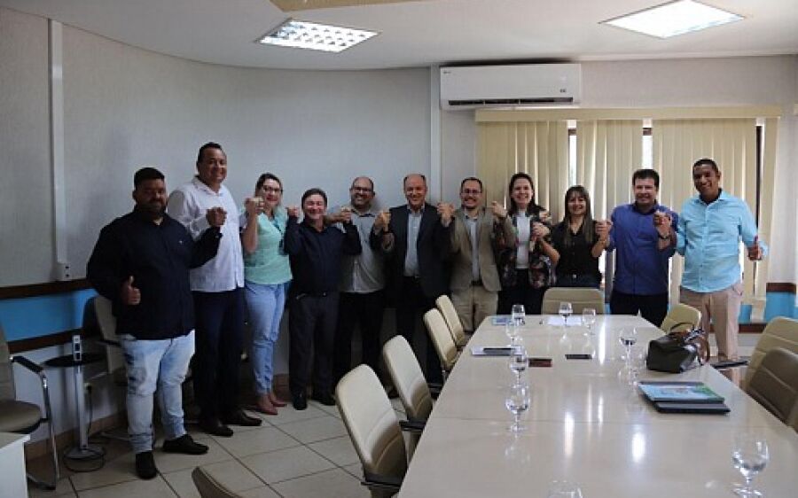 Prefeito Edilson Magro se reúne com autoridades para implantar o curso de medicina em Coxim