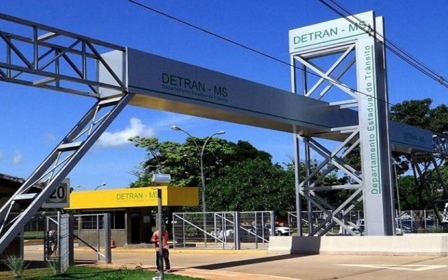 Detran começa março com leilões de veículos conservados e sucatas